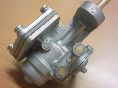 Benzinhahn aufgearbeitet für Ihre frühe Suzuki GT250 bis GT750, (alte Membrane erforderlich!)